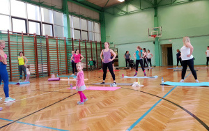Dom Kultury na Os. Witosa. LOOK V: 2022 - Zajęcia fitness w szkole 13.04.2022 (4)