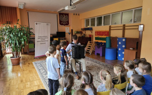 Osiedlowa Akademia Przedszkolaka - akordeon 12.05.2023 (4)